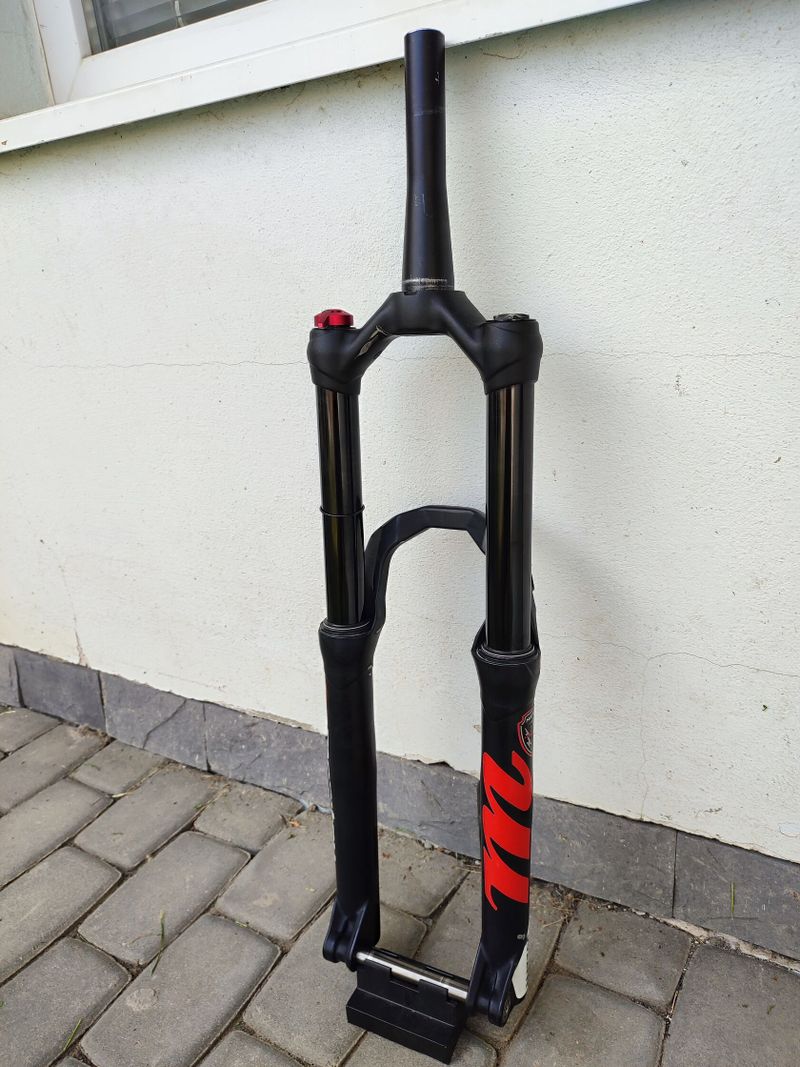 Manitou Mattoc Dorado Air 29", 140mm, boost + packeta Zdarma