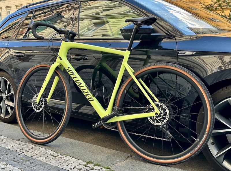 SPECIALIZED DIVERGE SPORT CARBON GLOSS LIMESTONE