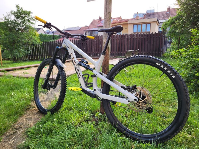 Canyon Spectral 6 (2024) - najeto pouze cca 230km!