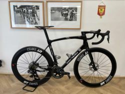 Eddy Merckx 525 Disc, Dura Ace Di2, DT Swiss ARC1100 SPline