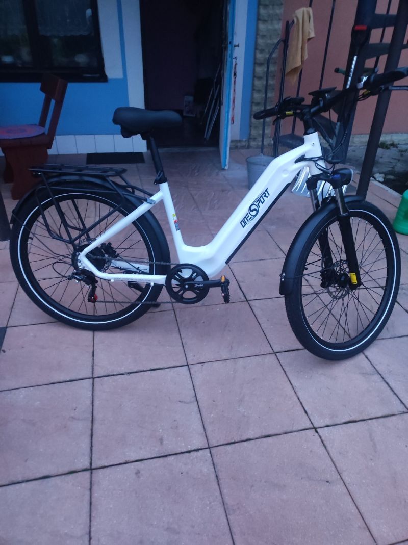 Nové bílé elektrokolo 