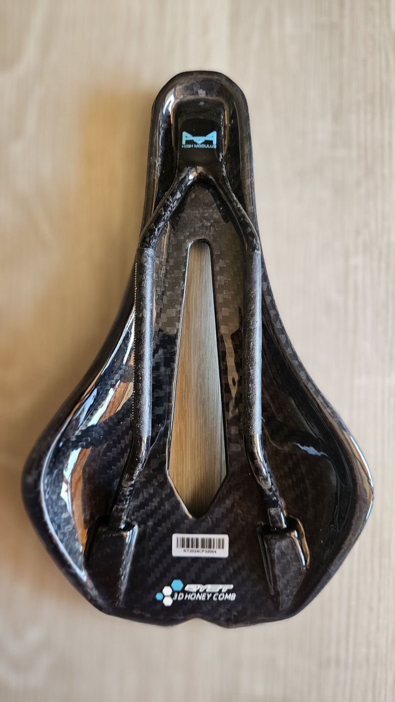 RYET 3D tištěné karbonové sedlo 145mm 