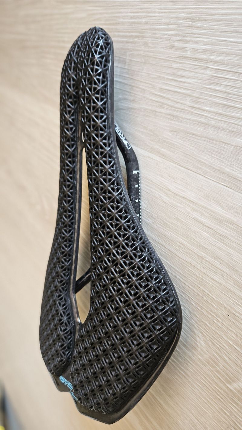 RYET 3D tištěné karbonové sedlo 145mm 