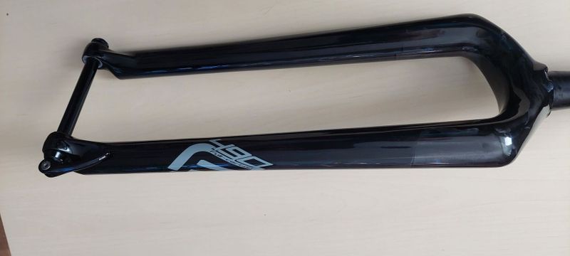Force Carbon Disc 29" pevná vidlice 15mm osa