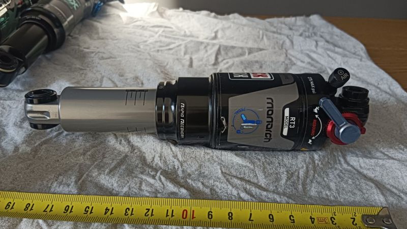 tlumiče 190mm FOX, DTswiss, Rockschox