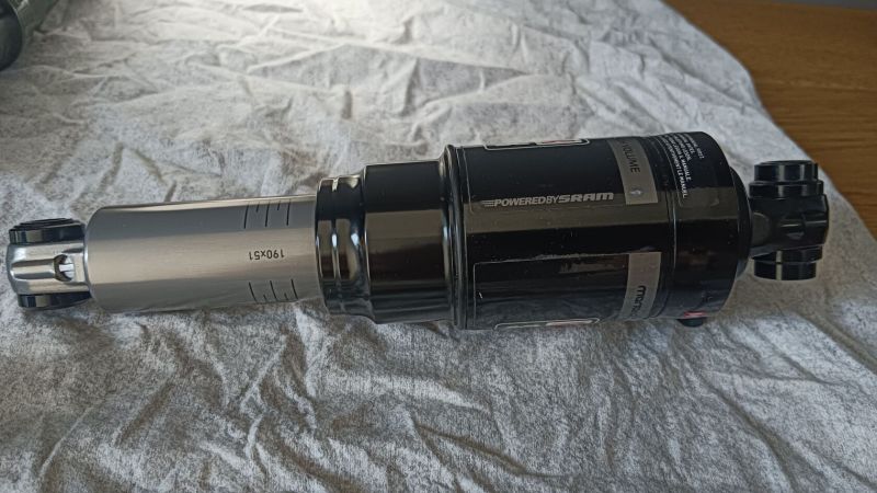 tlumiče 190mm FOX, DTswiss, Rockschox
