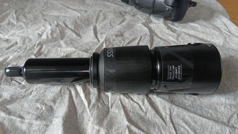 tlumiče FOX Nude T EVOL Kashima 185x55 a DTswiss R535 185x50