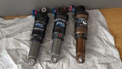 tlumiče FOX 165x38 FACTOTY Kashima a RP23 Lightrider
