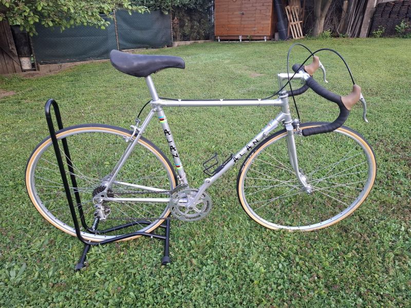 Alan Competitione 1976 52x53 cm