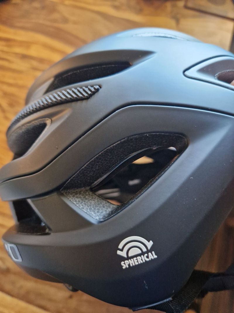 Přilba Giro Merit Spherical Matt Black vel. M
