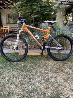 CELOODPRUŽENÉ HORSKÉ KOLO MERIDA RÁM L, KOLA 26”