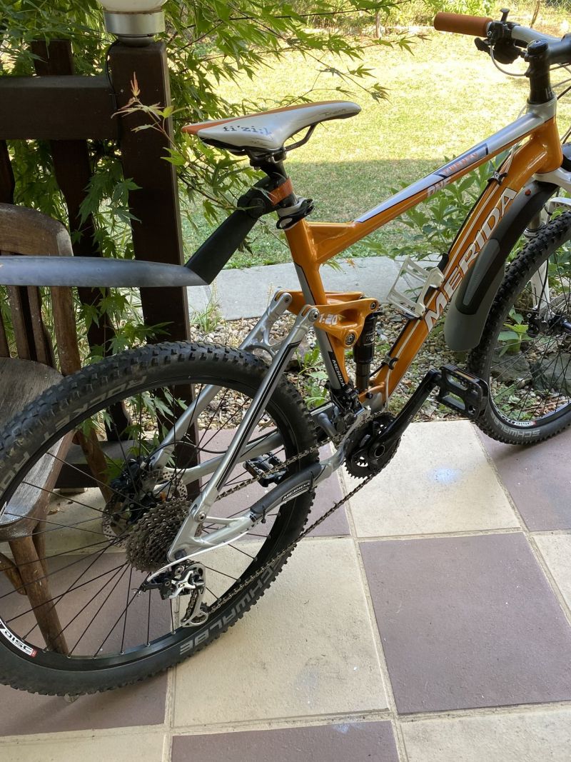 CELOODPRUŽENÉ HORSKÉ KOLO MERIDA RÁM L, KOLA 26”