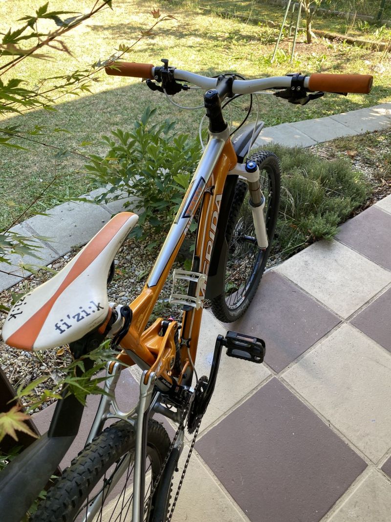 CELOODPRUŽENÉ HORSKÉ KOLO MERIDA RÁM L, KOLA 26”