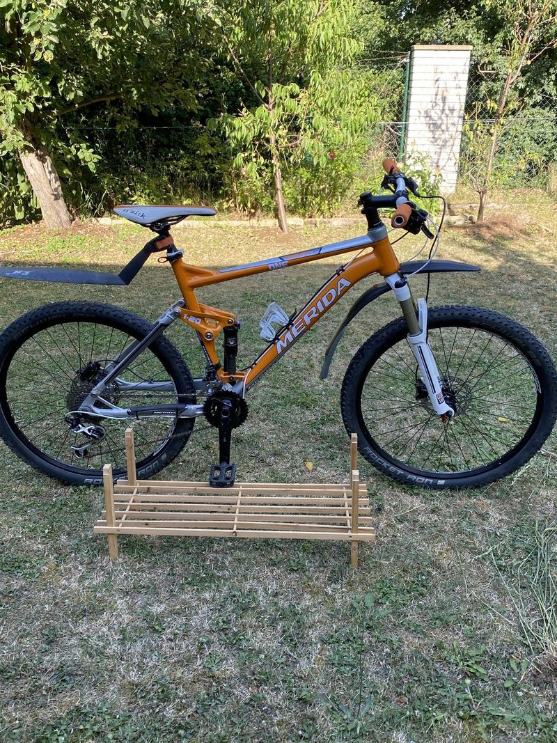 CELOODPRUŽENÉ HORSKÉ KOLO MERIDA RÁM L, KOLA 26”