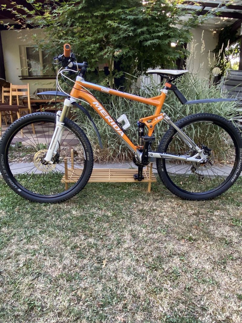CELOODPRUŽENÉ HORSKÉ KOLO MERIDA RÁM L, KOLA 26”