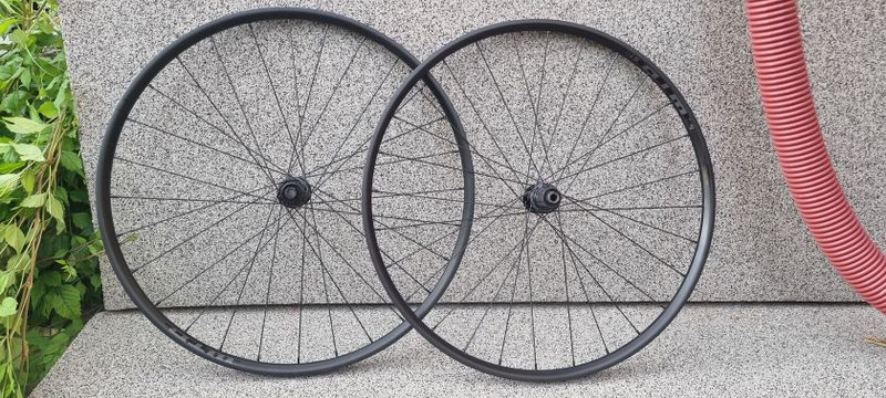 Zapletená kola gravel WTB STi 23