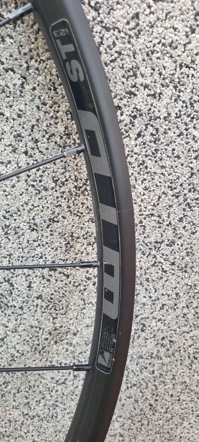 Zapletená kola gravel WTB STi 23