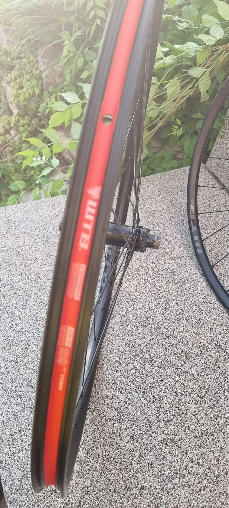Zapletená kola gravel WTB STi 23