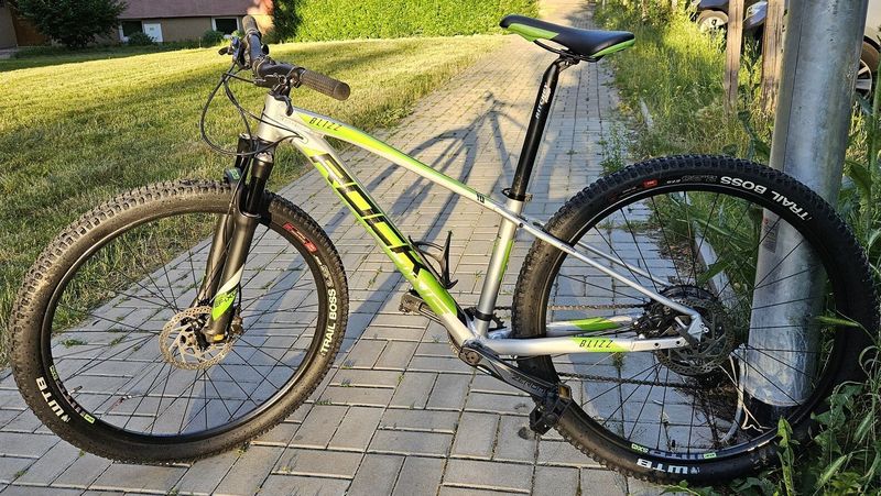 Rock Machine BLIZZ 27 HD LTD juniorské kolo