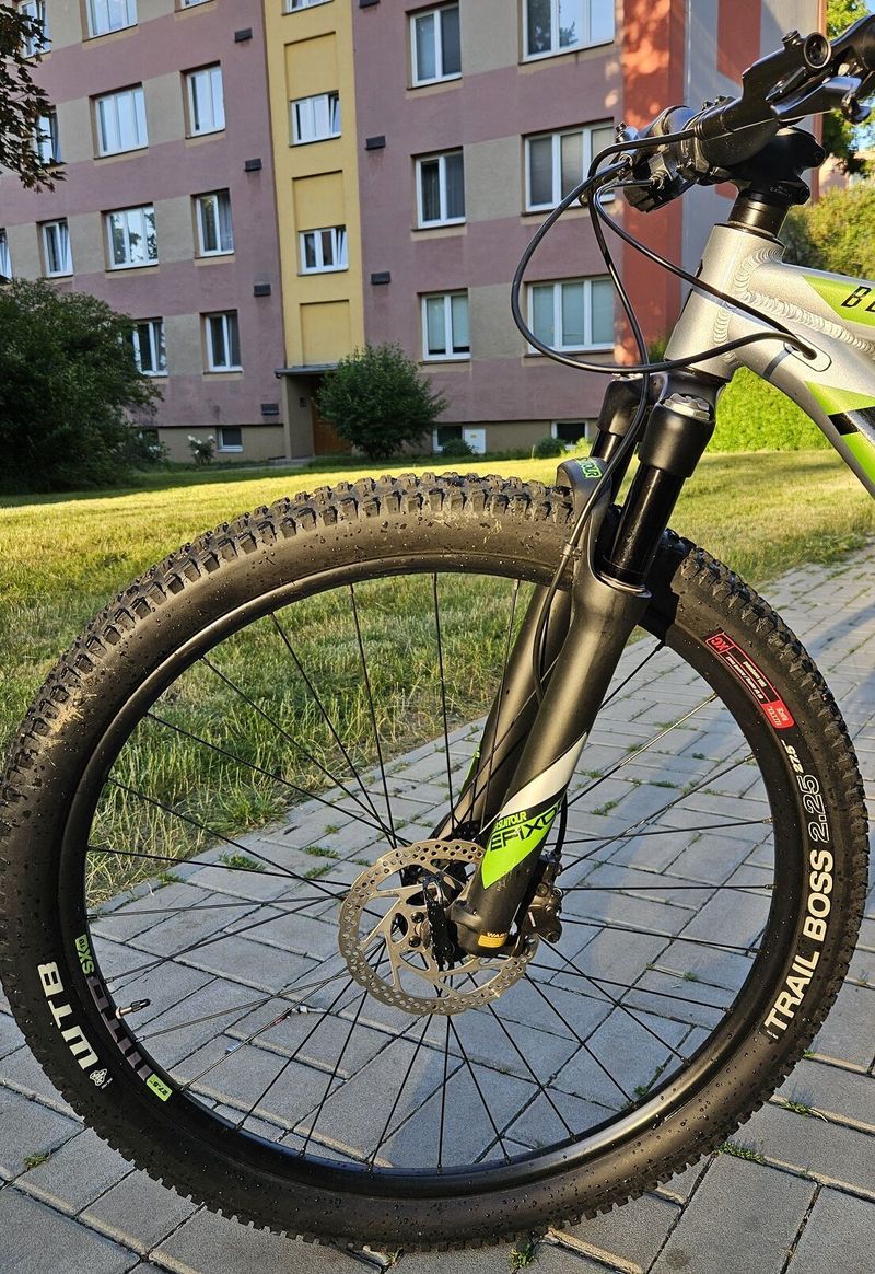 Rock Machine BLIZZ 27 HD LTD juniorské kolo