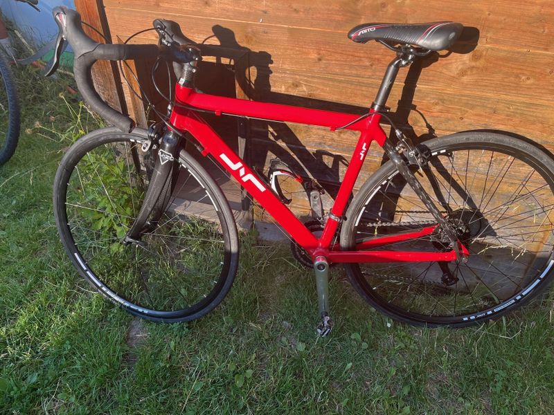 Prodám krásné dětské závodní silniční kolo JUNIOR Carbon Racing, 26‘‘ (do 150 cm) 