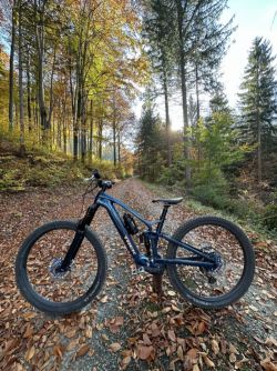 Custom Build Trek Fuel Exe 9.8 GX AXS vel M - jako nový, pouze 1100 km