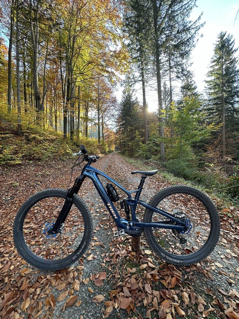 Custom Build Trek Fuel Exe 9.8 GX AXS vel M - jako nový, pouze 1100 km