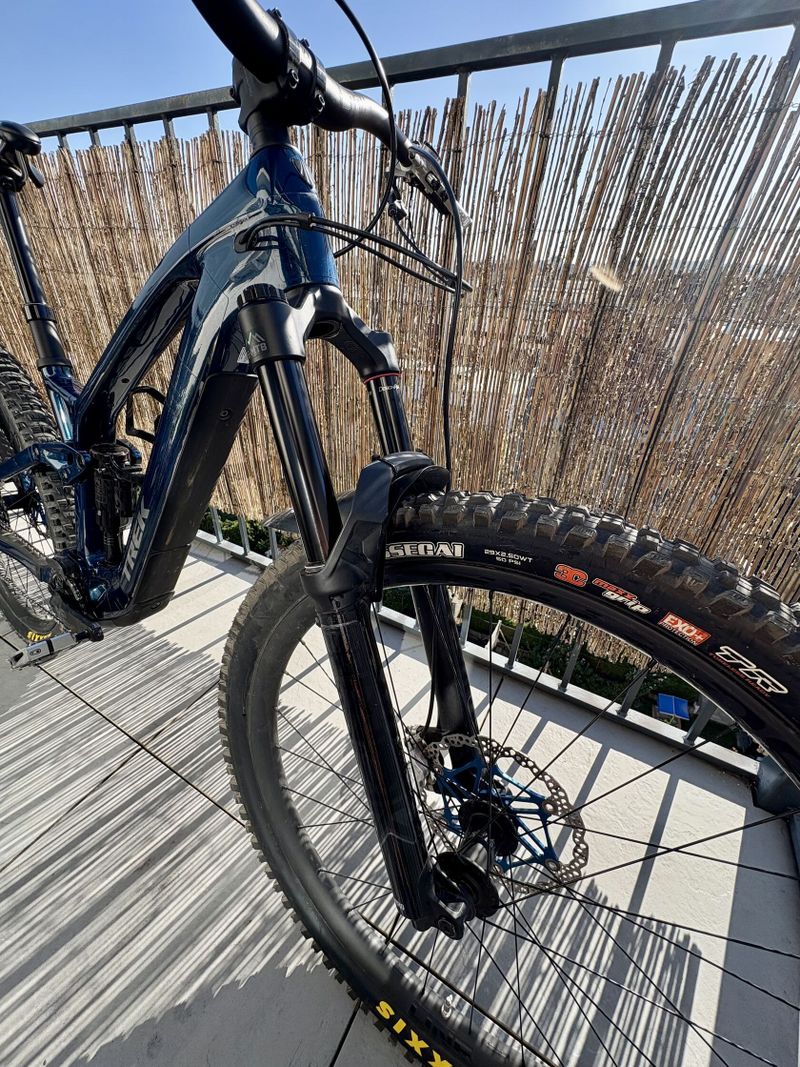 Custom Build Trek Fuel Exe 9.8 GX AXS vel M - jako nový, pouze 1100 km