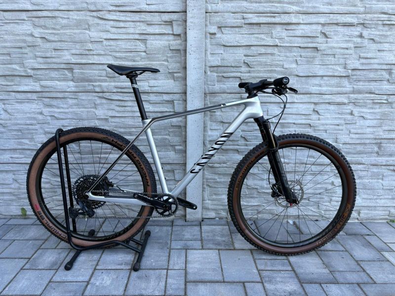 Canyon exceed cf7 karbonová kola reynolds