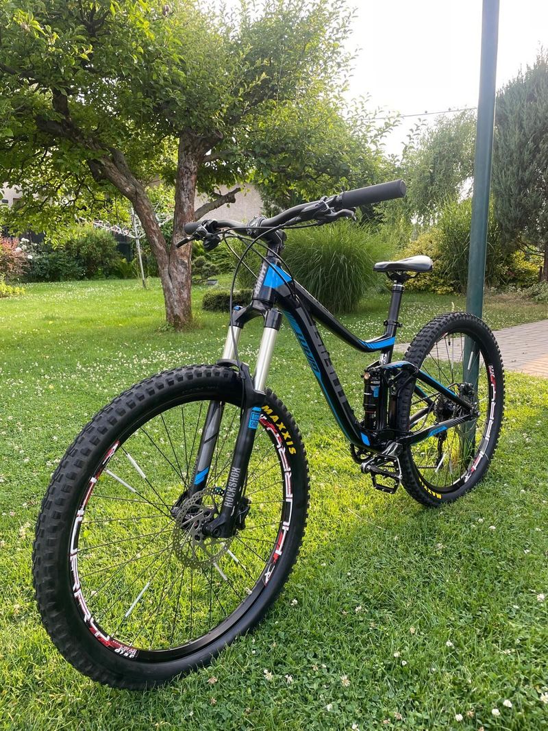 Prodám celoodpružené horské kolo GIANT Trance 3, velikost S, kola 27,5