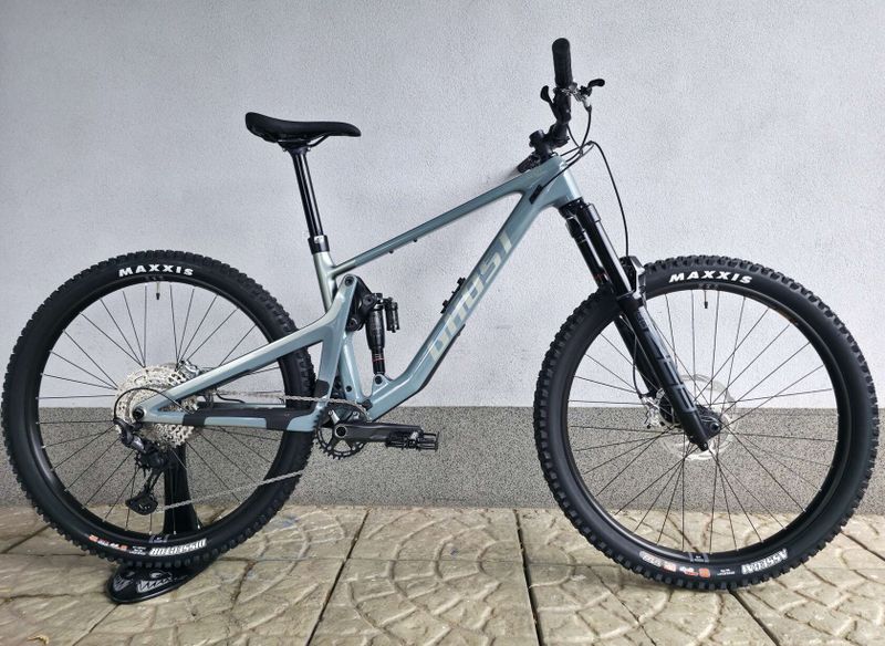 Horské kolo GHOST Riot AM CF Pro Carbon 2025 29″