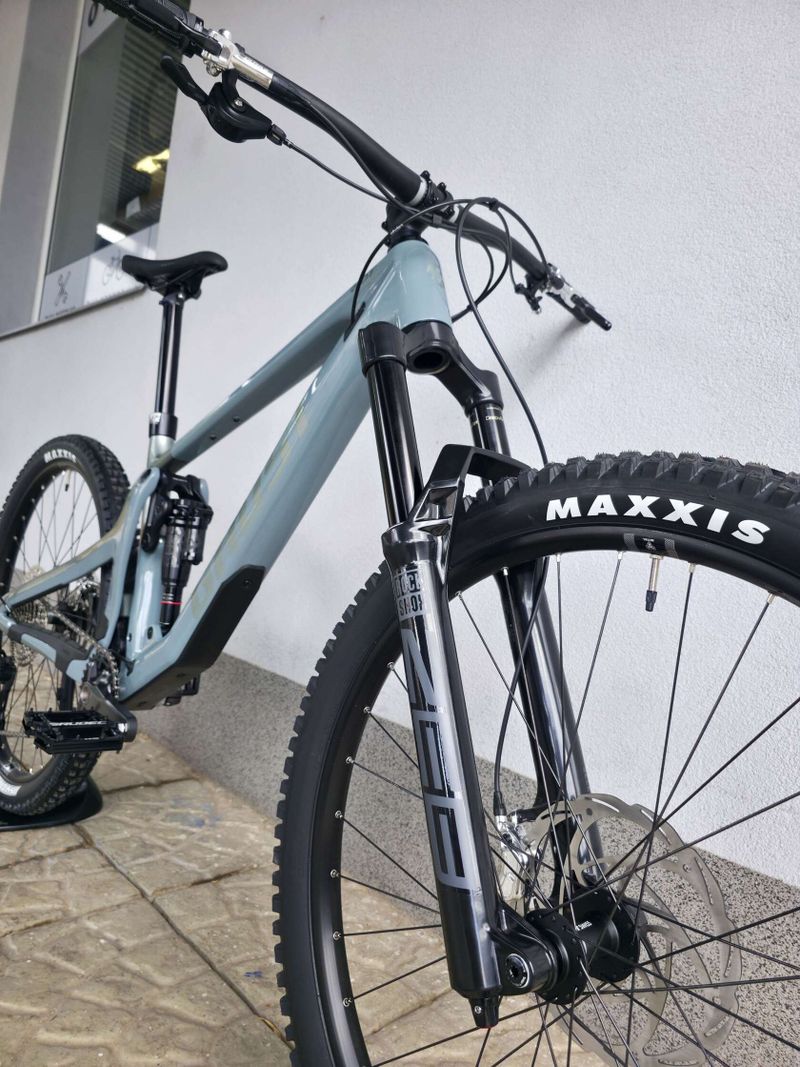 Horské kolo GHOST Riot AM CF Pro Carbon 2025 29″
