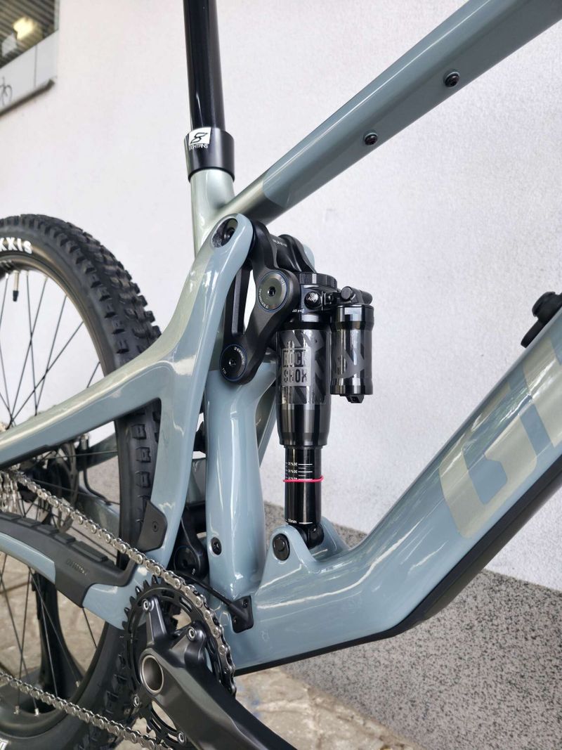 Horské kolo GHOST Riot AM CF Pro Carbon 2025 29″