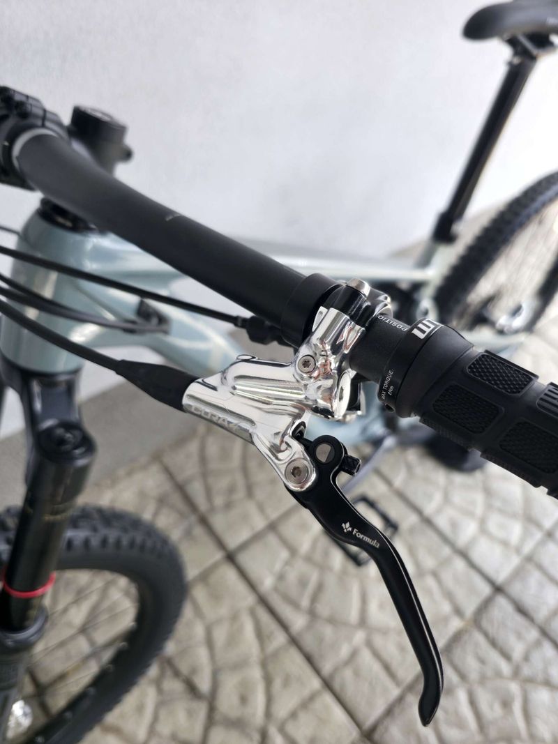 Horské kolo GHOST Riot AM CF Pro Carbon 2025 29″