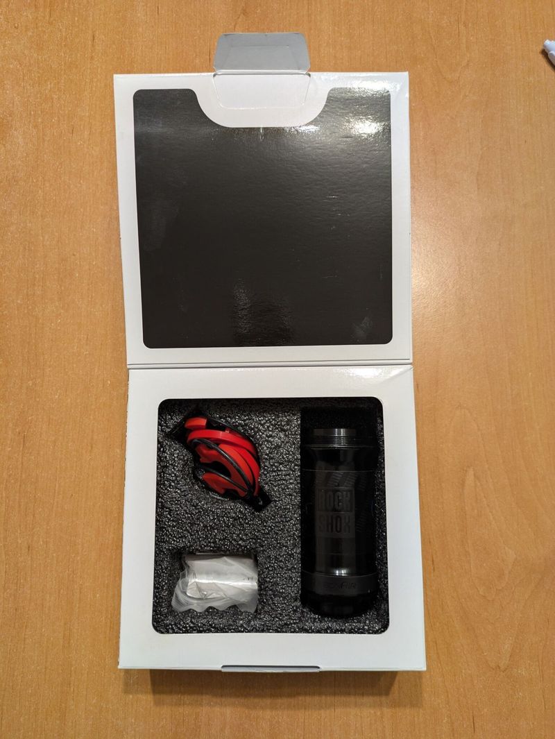 Vzduchová komora Rock Shox Deluxe + tokeny