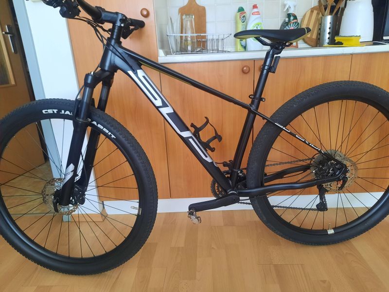 Superior XC 879 Na prodej zanovné kolo jěšte v záruce.Najeto do 200km.