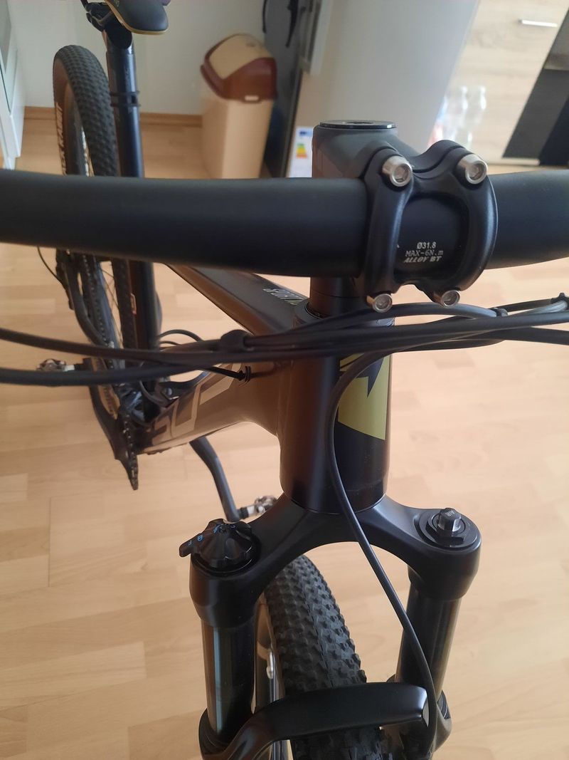 Superior XC 879 Na prodej zanovné kolo jěšte v záruce.Najeto do 200km.