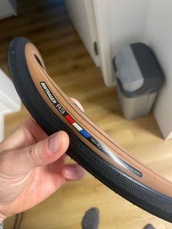 BONTRAGER R3 Hard-Case TLR 700x28 - bezdušové