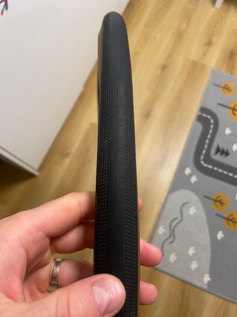 BONTRAGER R3 Hard-Case TLR 700x28 - bezdušové