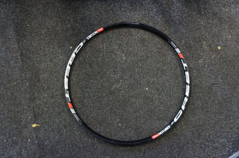 NO TUBES Ráfek ZTR Crest 24"