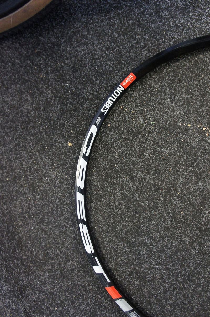 NO TUBES Ráfek ZTR Crest 24"