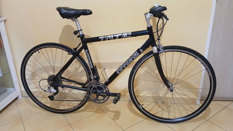 Prodám fitness dámské kolo APACHE TATE s karbonovou vidlicí.