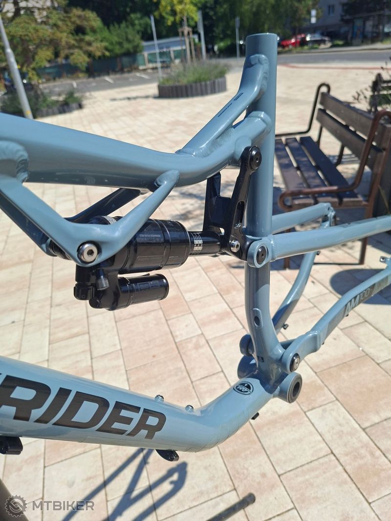 RockRider AM100s L s RockShox Monarch Plus