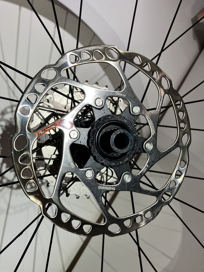 Silnicni zapletena kola Fulcrum Racing 600 DB Disc vcetne plastu a TPU dusi