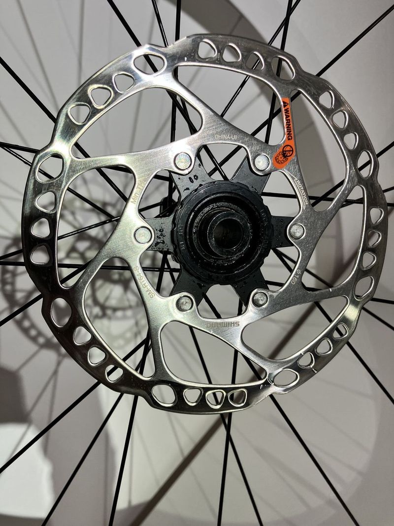 Silnicni zapletena kola Fulcrum Racing 600 DB Disc vcetne plastu a TPU dusi