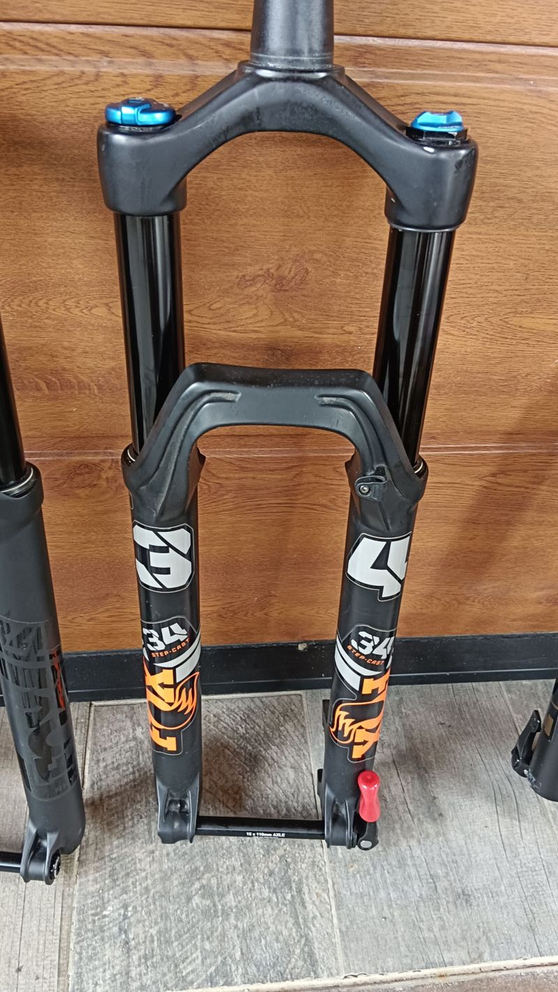 FOX 34 a RockShox 29" 140mm
