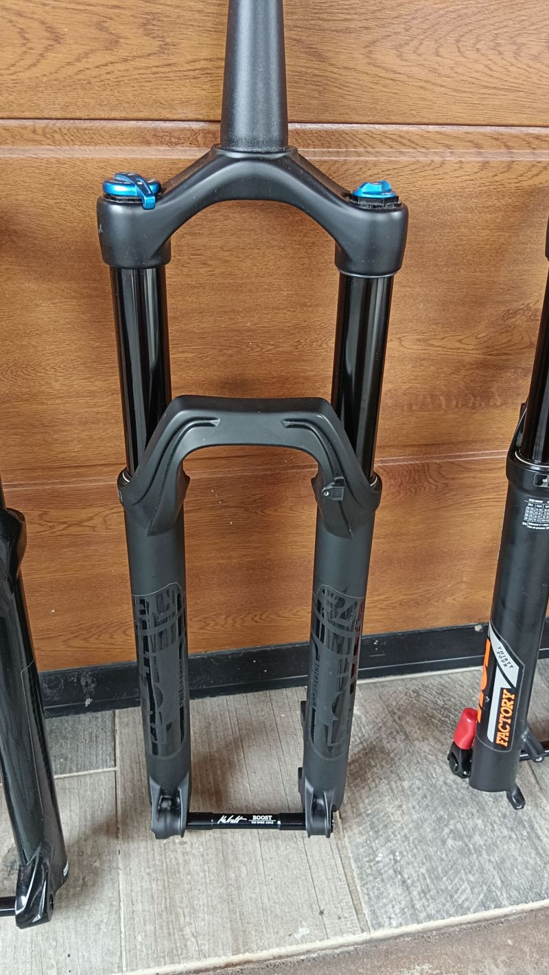 FOX 34 a RockShox 29" 140mm