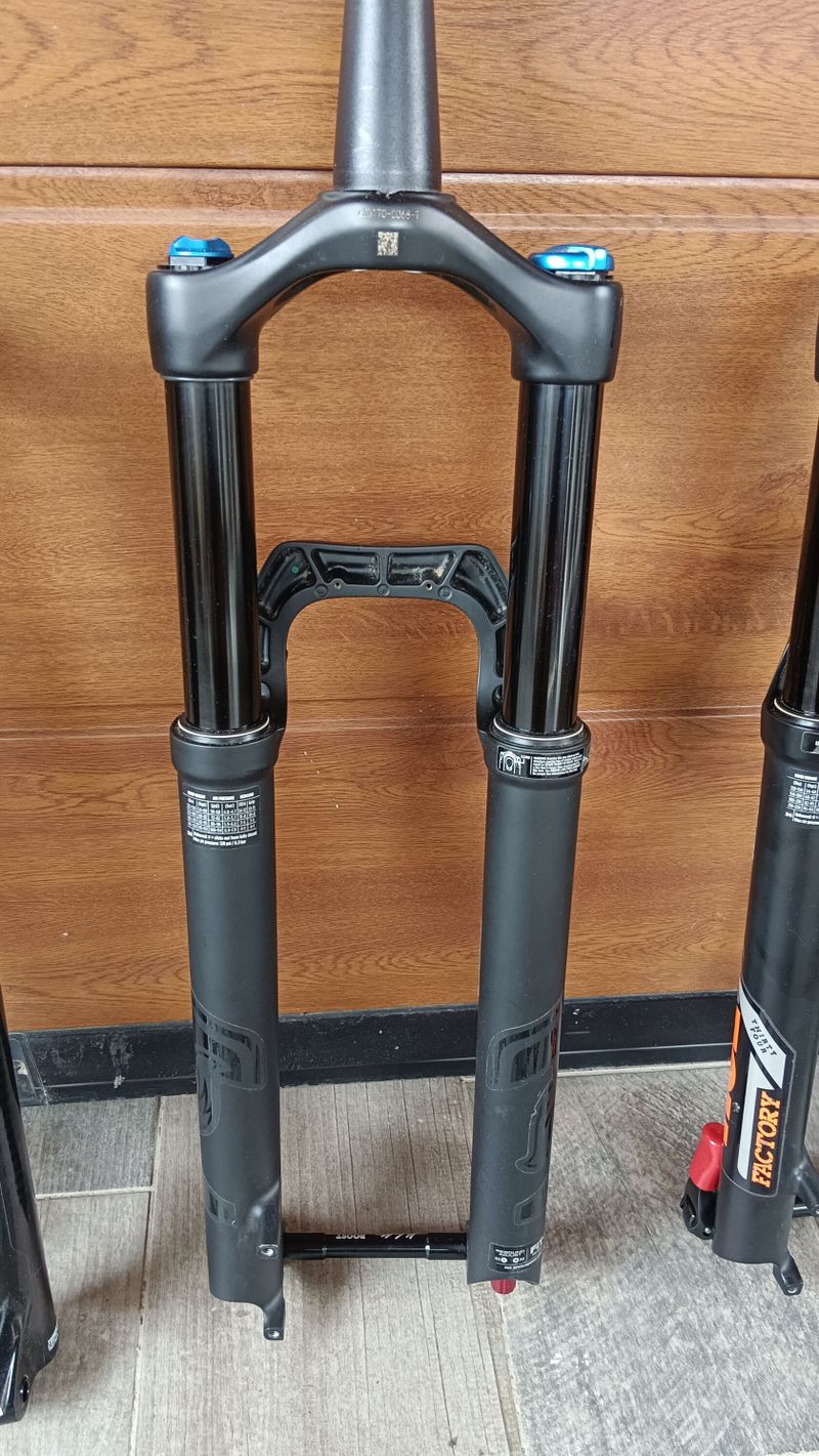FOX 34 a RockShox 29" 140mm