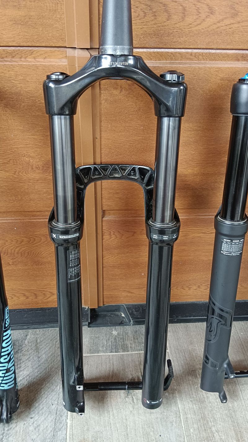 FOX 34 a RockShox 29" 140mm