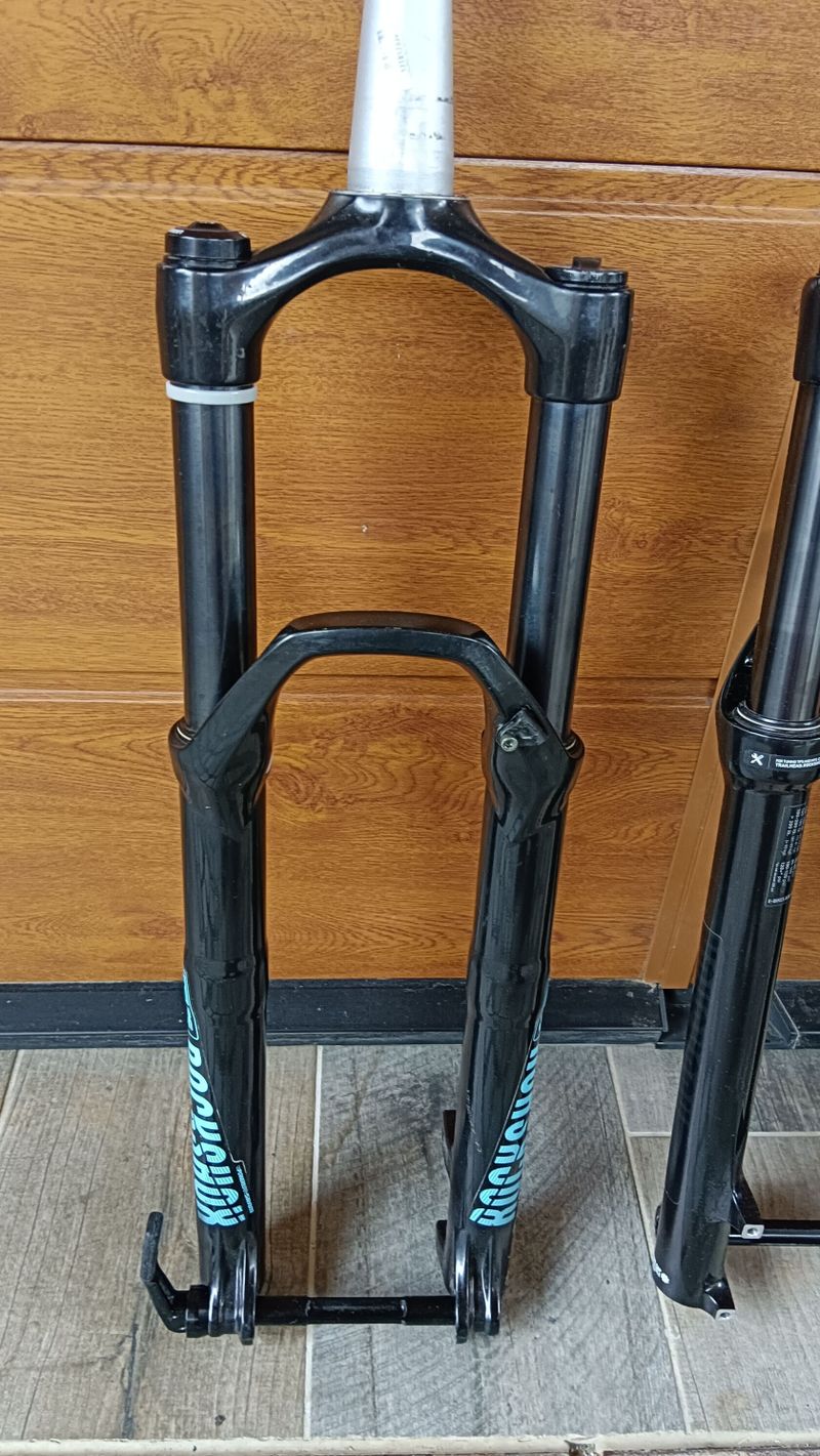 FOX 34 a RockShox 29" 140mm